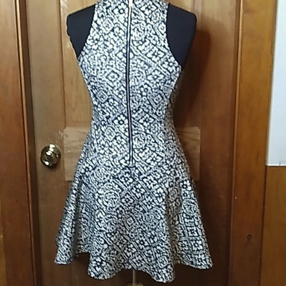 Abercrombie and Fitch Black and White Skater Dress size small - Picture 2 of 7